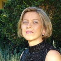 Lena Hanley's Instagram, Twitter & Facebook