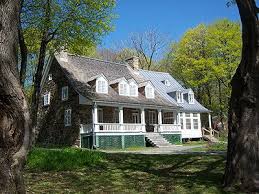 561 563 Chemin Cote Saint Antoine Maison Hurtubise Construite En 1739 Par Le Macon Jacques Bertrand Pour Jean Hurtubise Cette House Styles Mansions House