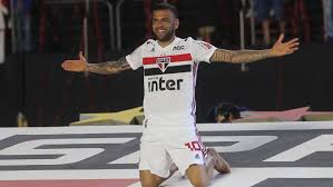 Acompanhe as notícias do são paulo no ge.globo, tudo sobre o tricolor paulista, próximos jogos, resultados, contratações e muito mais. Brazil 45 000 Sao Paulo Fans Give New Signing Dani Alves Rapturous Reception Video Ruptly