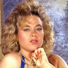 Dee Reeves's Instagram, Twitter & Facebook