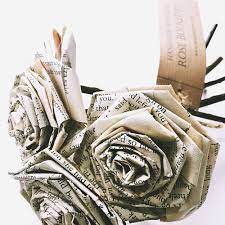 Amazon.com: Book Paper Rose Bouquet Novel Flowers Literary Vintage Home  Décor Christmas Anniversary Valentine's Day Gift For Wife Fiancée Book  Lover Wedding Paper Flower Bouquets Handmade (Bunch of 5-6) : Home &