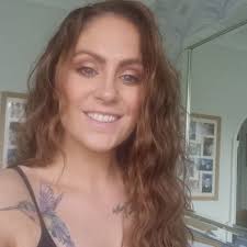 Katie Roach (@katieroach86)