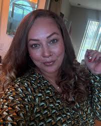 YES HE HAS GORGEOUS LADY