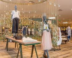 Anthropologie S Upgraded Newport Beach Store Offers Major Home Decor Inspo Anthropologie Store Decor Beach Stores Anthropologie Store