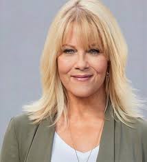 Hey #Chessies, are you coming to our EPIC #ChesapeakeShores FB LIVE Cast  Party tomorrow before the Season Finale? I'm gathering questions from you  to ask my guests. If you have a question