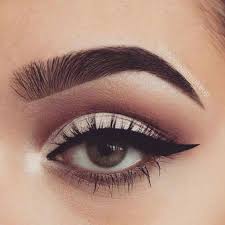 Goz Makyaji Icin Muhtesem Eyeliner Modelleri Eyeliner Goz Kalemi Makyaj