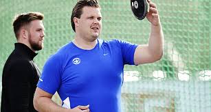 Sedan kom solen och då bjöd de svenska världsstjärnorna i diskus på riktigt bra. 8 Sidor Stahl Kastade Rekordlangt