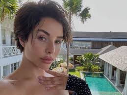 Rym Renom : en couple avec une femme ? L'identité de sa supposée petite  amie se précise