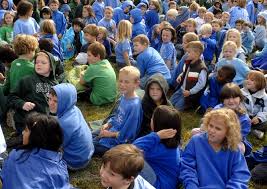 More than 400 Hemmeter Elementary students make 'Earth mosaic'