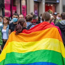 With its embassies around the world flying the rainbow colors for pride month, the us state department will display the 'progress' flag at home i think this is going to be a significant couple of days, and we will see the progress flag flying at the state department, blinken said during an. Pride Month Heisst Mehr Als Regenbogenflaggen Raushangen Dasding