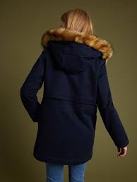 Elle adopte ainsi une touche cocooning qui vous donnera envie de la garder sur vous toute la journée. Parka Capuche Fausse Fourrure Femme Kaki Fonce Femme Vetement Et Deco Cyrillus