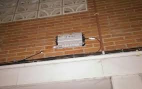 Uno de los puntos críticos de la red ftth es la acometida del cliente, es decir, la conexión final de la red de planta externa al abonado, que debe ser estable e instalarse de forma eficiente. Duda Instalacion Fibra Optica Edificio Con Cables Por Fachada Cuarto De Contadores Foro Coches