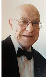 Laura Scranton's Instagram, Twitter & Facebook