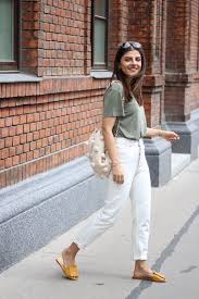 More images for how to style mom jeans with sandals » 17 Easy Achievable Ways To Style A Mom Jeans Outfit Girlsinsights