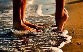 Love Couple Beach Sea Romantic Kiss Hd Wallpaper Free Nice Beach Pictures Couple Beach Beach Photoshoot