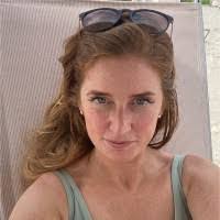 Becca Ewing's Instagram, Twitter & Facebook