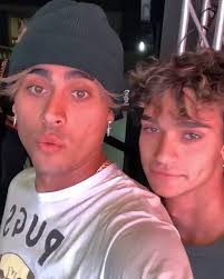 Dobre brothers with fans ❤❤ @dobrebrothers