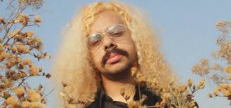 O pop groovado e as camadas do artista sorocabano Pobre Orfeu