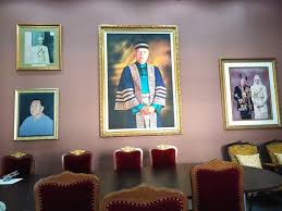 It's last tenant, the legal department, moved out & the state museum took it over for use as galeri diraja sultan abdul aziz. Sultan Abdul Aziz Gallery Picture Of Royal Klang Town Heritage Walk Tripadvisor