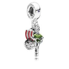 New Fantasyland Pandora Set With Peter Pan Charm Arrives Exclusively At Walt Disney World Disneyland Pandora Charms Disney Pandora Disney Pandora Blog