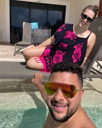 Seems like this quarantining is messing with my height...  #TakeOffYourHeels😫