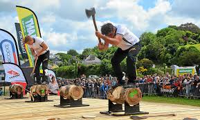 Original, insolite mais avant tout spectaculaire , le championnat de france de bucheronnage la compétition désignera le champion de france 2013 qui représentera la france aux championnats du monde qui se dérouleront à. Le Telegramme Brest Bucheronnage Sportif Les Haches Fumaient