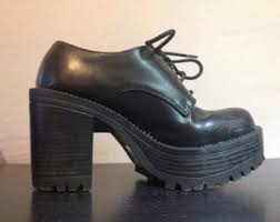 Sabot 1990 Sur Etsy La Plateforme De Vente Internationale Du Fait Main Et Du Vintage Boots Shoes 90s Boots