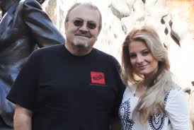 Ana baniciu is an actress, known for pariu cu viata (2011), faci sau taci (2019) and o noua viata (2014). Fiica Lui Baniciu Face Bani Frumosi La 20 De Ani Click Mobile