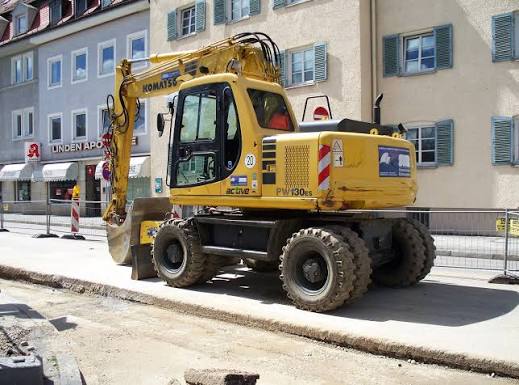 Komatsu PW130ES-6 Excavator