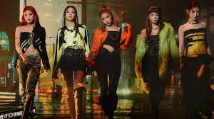 Koreanisches mädchen, kpop, mode, stil, moda, mode outfits, cooles mädchen. K Pop Group Itzy Are Ivy Park S Latest Muses Teen Vogue