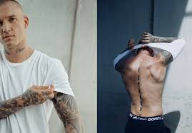 Dustin martin's greyscale tattoos are probably the most iconic ones out on the green grasses of the mcg at the moment, from the script on his neck, to the jobstoppers on both hands, right down to the. Dustin Martin 4 Https Linktr Ee Bondsaus Facebook