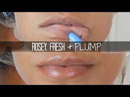 Vitamin e oil is thought to have benefits for a wide range of skin and nail conditions, including treating dry skin, preventing skin cancer, treating psoriasis and eczema, and healing wounds. Does Vitamin E Oil Plump Lips