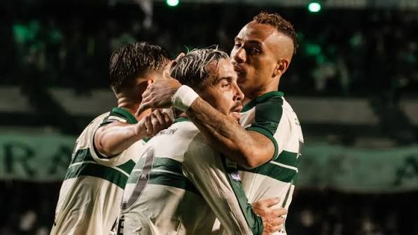Coritiba supera les&otilde;es, volta a vencer no Couto e al&iacute;via press&atilde;o no Brasileir&atilde;o - Not&iacute;cias ao M&aacute;ximo