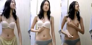 剛起床來脫衣自拍