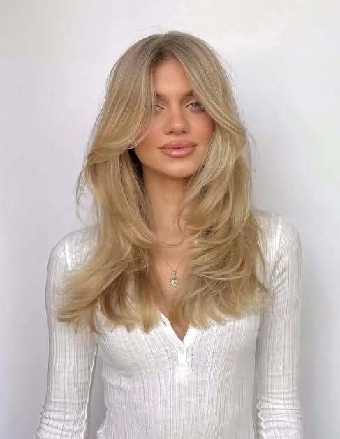 Why Everyone is Obsessed With the Butterfly Haircut