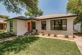 Hot Property Bachelorette Jojo Fletcher S Dallas Home D Magazine Ranch House Exterior Renting A House Rental Homes Near Me