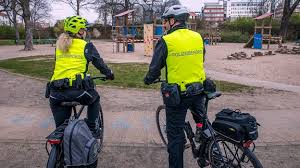 Als vorbild ist sachsen zu beginn der pandemie vorangegangen. Kampf Gegen Coronavirus Sachsen Verscharft Ab Montag Erneut Ausgangsregelungenen Mdr De