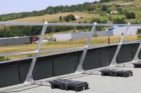 Gebäuden (an balkonen, dachgärten, treppen, bei fenstern mit niedrigen brüstungen (unter 80 cm) oder auch vor raumhohen glasfassaden). Absturzsicherungen Und Dachgelander Fur Dach Und Flachdach