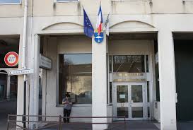 Le tribunal de police traite les demandes de justice relatives à la réparation d'un dommage résultant d'un accident de la circulation, quel qu'en soit le montant. Tribunal De Proximite De Poissy Cour D Appel De Versailles