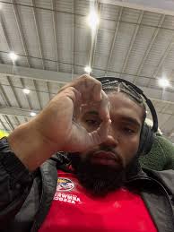 Infatuation written between my shoulders🪽 #hike #mermaidgardens #caribbean