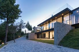 In this episode, we look at modern vs. A Modern Glass Extension Built For An Adobe House