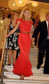 Kate Moss In A Red Evening Dress Her Own Design For Topshop Nice Dresses Red Fashion Outfits Fashion