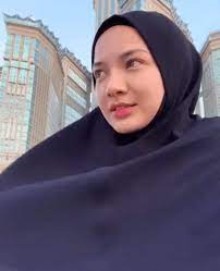 Noor neelofa binti mohd noor (lahir 10 februari 1989) ialah seorang pelakon, pengacara dan model wanita malaysia. Kongsi Gambar Tanpa Make Up Ramai Terpukau Dengan Kecantikan Semulajadi Neelofa