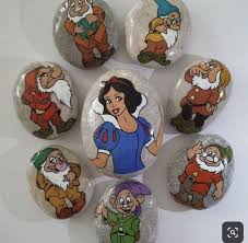 Epingle Par Linda Deursen Sur Galet Dessin Anime En 2020 Pierre Decorative Artisanat En Pierre Roches Peintes A La Main