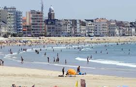 Bay of biscay and marais poitevin regional nature park reflect the area's natural beauty and area attractions include les sables d'olonne zoo. Coronavirus Aux Sables D Olonne Des Plages Fermees Quelques Heures A Cause Des Marees