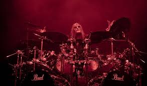 Slipknot is a metal band from des moines, iowa formed by vocalist anders colsefni, percussionist shawn crahan and bassist paul gray (3) in september 1995. 8dq9lhpllwrxgm