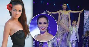 Poté přišla klíčová role v telenovele divoký anděl (muñeca brava, 1999), lehce komediální seriál, který se vysílal v 27 zemích včetně čr a přinesl. Nestarnouci Divoky Andel Natalia Oreirova 41 Zazpivala Temer Naha