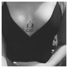 Most shops have a minimum rate, so even if you are getting a tattoo the size of a nickel, expect to pay over $50 usd (like ly more depending on the city and state). A Small Tattoo I Got Yesterday Sternumtattoo Smalltattoo Sternum Tattoo Crescentmoon Geometric Tatuagens Pequenas Tatuagem Tatuagem Da Vida