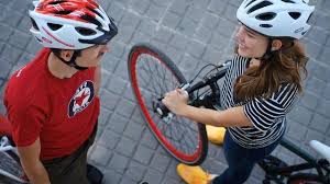 So Finden Sie Den Richtigen Fahrradhelm In 2020 Fahrradhelm Helm Fahrrad