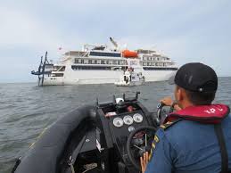 Sebuah kapal yang dari australia tujuan malaysia kandas di perairan laut belitung, provinsi kepulauan bangka belitung. Antisipasi Corona Kapal Australia Di Kalteng Diperiksa Kemenhub Berita Medan Hari Ini